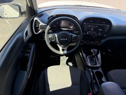 Used 2022 Kia Soul LX FWD image 15