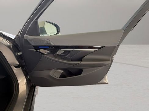 Used 2025 BMW 530i w/ Premium Package image 37