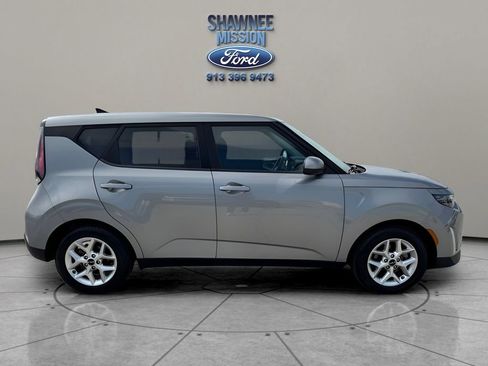 Used 2023 Kia Soul LX w/ LX Technology Package image 4