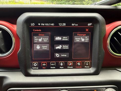 Used 2018 Jeep Wrangler Unlimited Rubicon AWD/4WD image 26