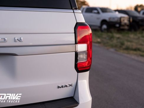 Used 2022 Ford Expedition Max XLT image 11