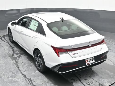 Used 2025 Hyundai Elantra Limited FWD image 46