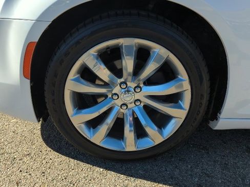 Used 2018 Chrysler 300 Touring w/ Chrome Appearance Package image 26