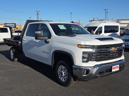 Used 2024 Chevrolet Silverado 2500 LT w/ Convenience Package image 5