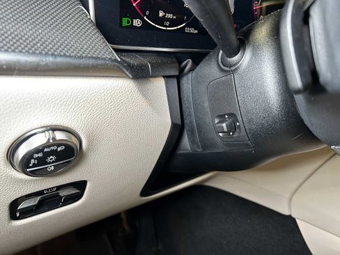 Used 2025 Mercedes-Benz GLC 300 4MATIC image 26