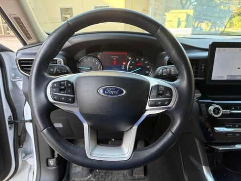 Used 2023 Ford Explorer Limited AWD/4WD image 8
