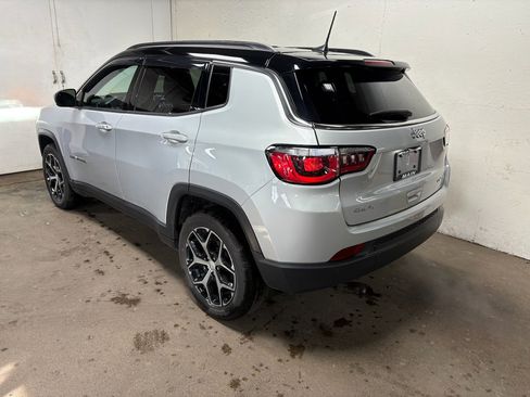 Used 2024 Jeep Compass Limited image 7