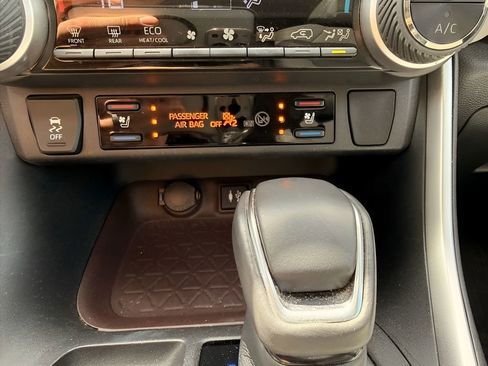 Used 2019 Toyota RAV4 Limited w/ Cold Weather Package AWD/4WD image 10