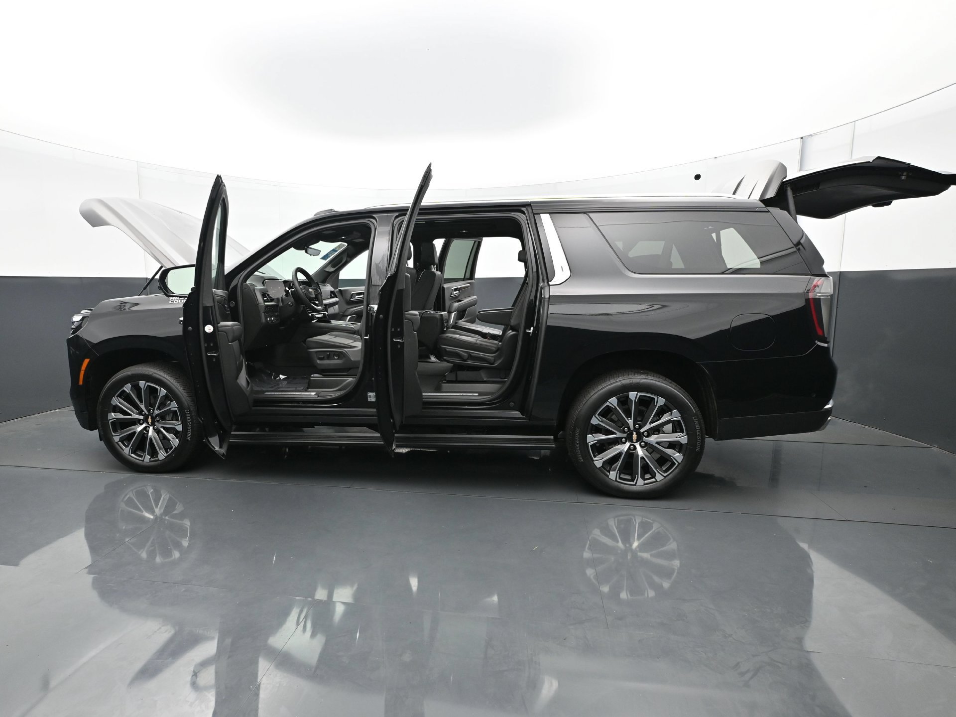 Used 2025 Chevrolet Suburban High Country AWD/4WD image 35