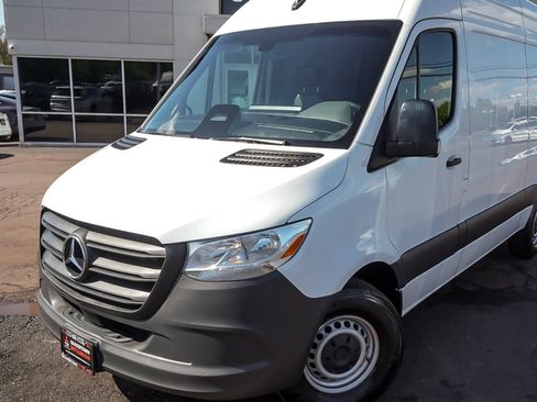 Used 2025 Mercedes-Benz Sprinter 2500 image 38