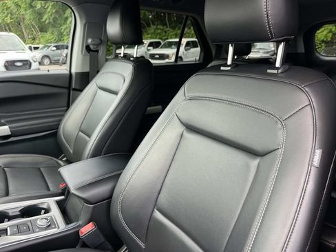 Used 2024 Ford Explorer XLT w/ Equipment Group 202A AWD/4WD image 35