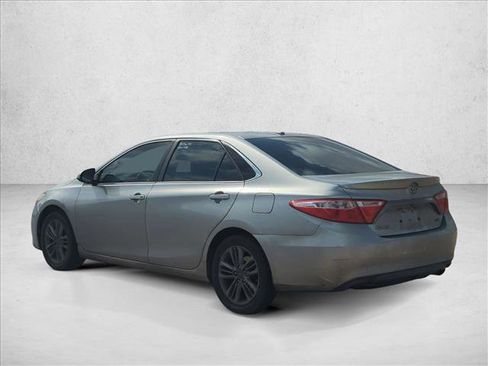 Used 2017 Toyota Camry SE image 5