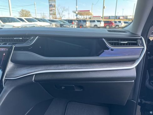 Used 2022 Jeep Grand Cherokee Limited 4xe image 20