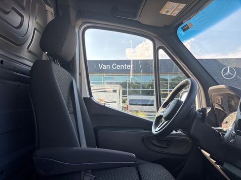 Used 2023 Mercedes-Benz Sprinter 144 Cargo image 35