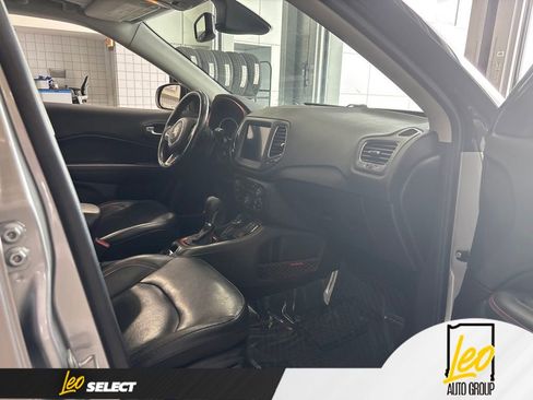 Used 2019 Jeep Compass Trailhawk w/ Leather Interior Group AWD/4WD image 9