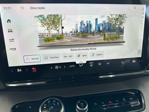 New 2025 Ford Expedition Active image 46