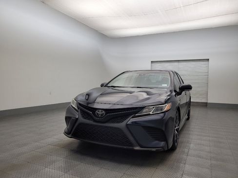 Used 2020 Toyota Camry SE image 15