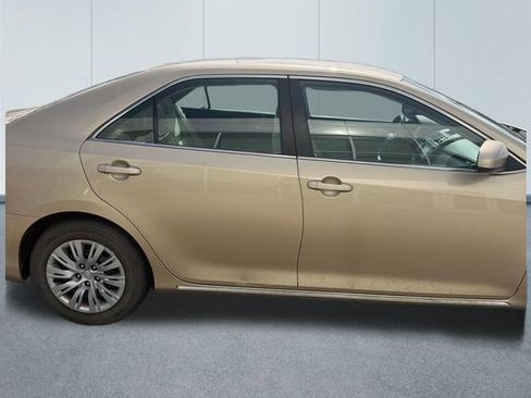 Used 2012 Toyota Camry LE FWD image 2