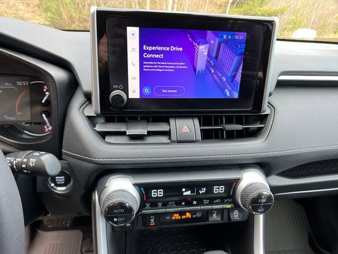 Used 2024 Toyota RAV4 XLE w/ Convenience Package image 16