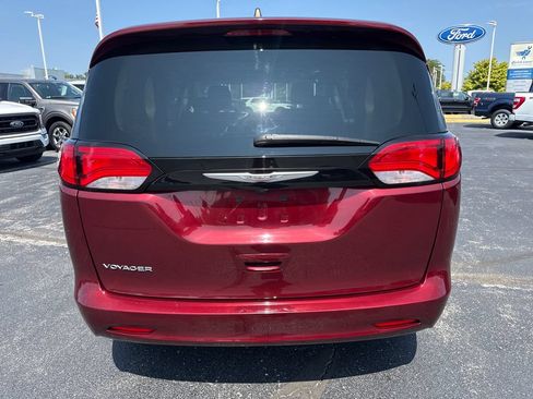 Used 2023 Chrysler Voyager LX FWD image 8