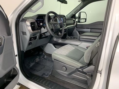 Used 2023 Ford F150 XLT w/ Trailer Tow Package image 15