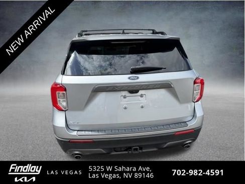 Used 2023 Ford Explorer XLT w/ Equipment Group 202A RWD image 3