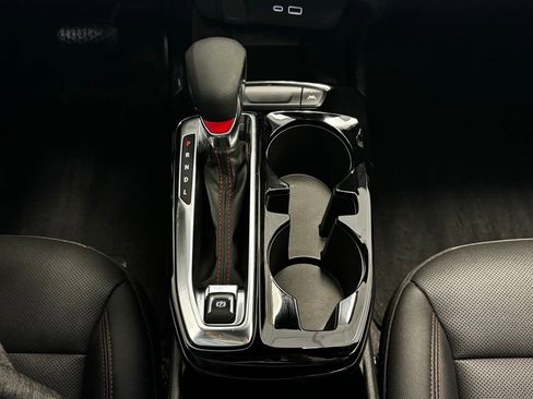 Used 2025 Chevrolet Trax RS w/ Sunroof Package FWD image 18