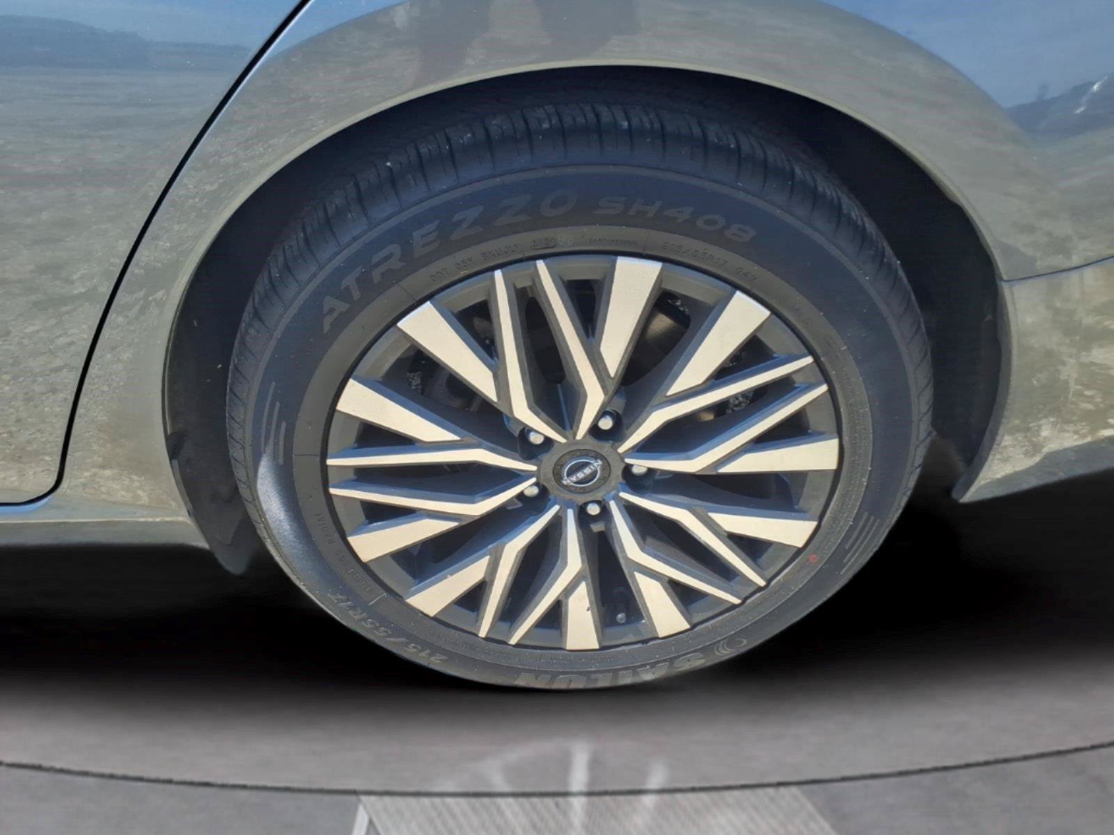 Used 2024 Nissan Altima 2.5 SV FWD image 10