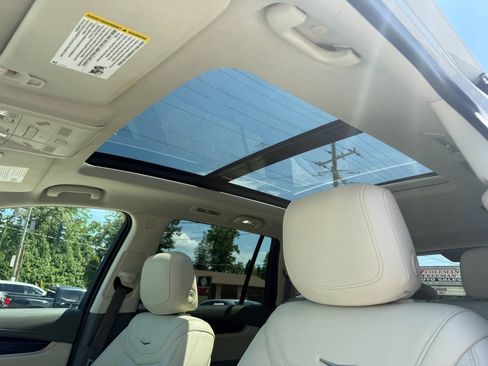 Used 2022 Cadillac XT6 Premium Luxury w/ Technology Package FWD image 5