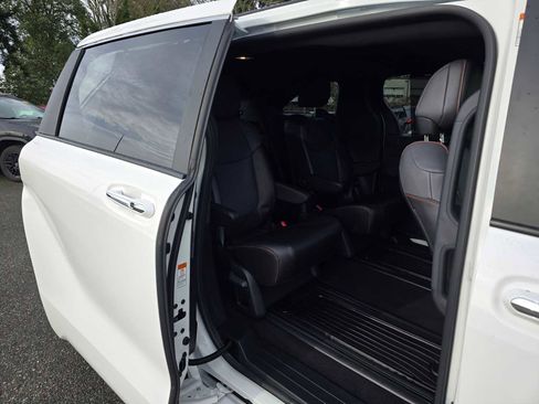 Certified 2024 Toyota Sienna XSE image 14