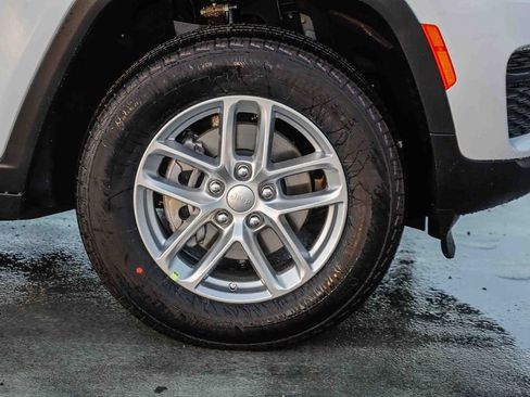 New 2025 Jeep Grand Cherokee Laredo image 11