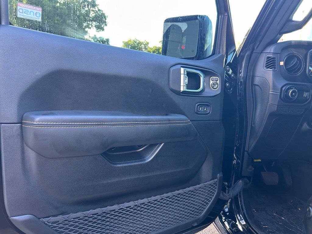 Used 2025 Jeep Wrangler Unlimited Rubicon 392 AWD/4WD image 14
