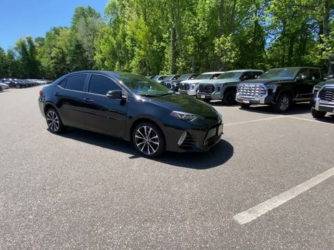 Used 2017 Toyota Corolla SE w/ Body Protection Package FWD image 2