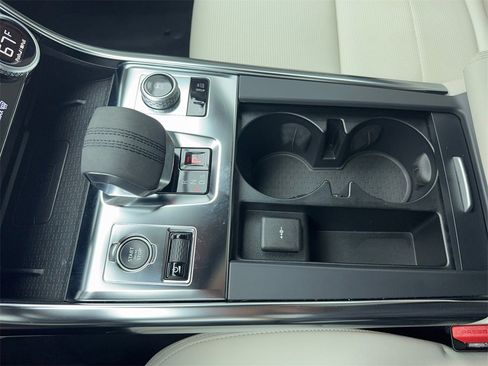 Used 2024 Jaguar XF R-Dynamic SE image 32