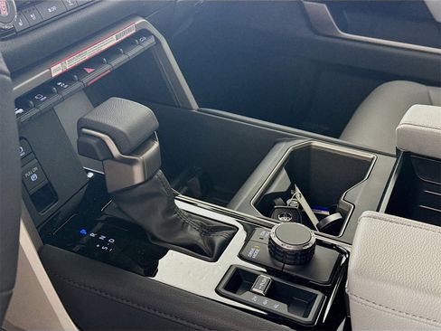 Used 2025 Toyota Tundra Limited image 9