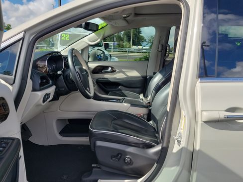 Used 2021 Chrysler Pacifica Limited w/ Uconnect Theater Family Group AWD/4WD image 19