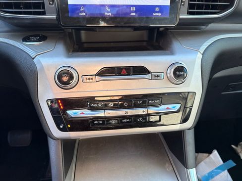 Used 2022 Ford Explorer XLT w/ Equipment Group 202A image 22