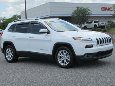 Used 2014 Jeep Cherokee Latitude w/ Comfort/Convenience Group FWD image 1