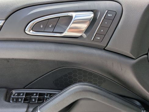 Used 2017 Porsche Cayenne Platinum Edition AWD/4WD image 15