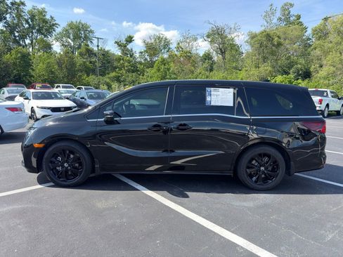 Used 2024 Honda Odyssey Sport image 3