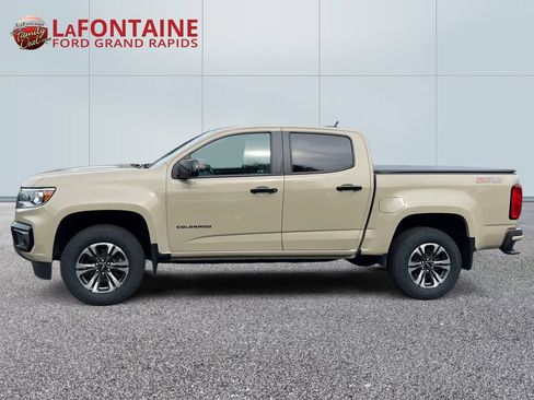 Used 2021 Chevrolet Colorado Z71 AWD/4WD image 4