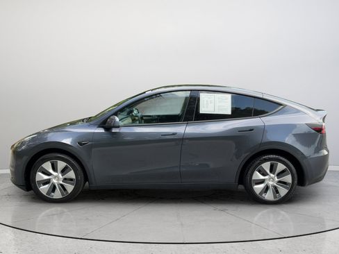 Used 2023 Tesla Model Y AWD image 9