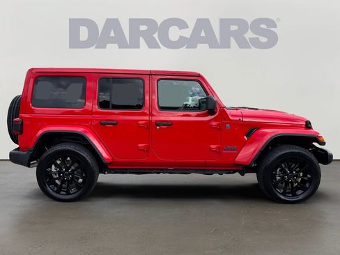 Used 2025 Jeep Wrangler Unlimited Sahara w/ Safety Group AWD/4WD image 8