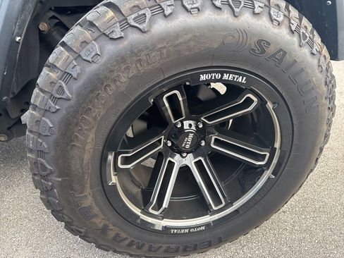 Used 2022 Jeep Gladiator Sport image 8