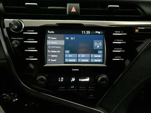 Used 2020 Toyota Camry SE FWD image 22