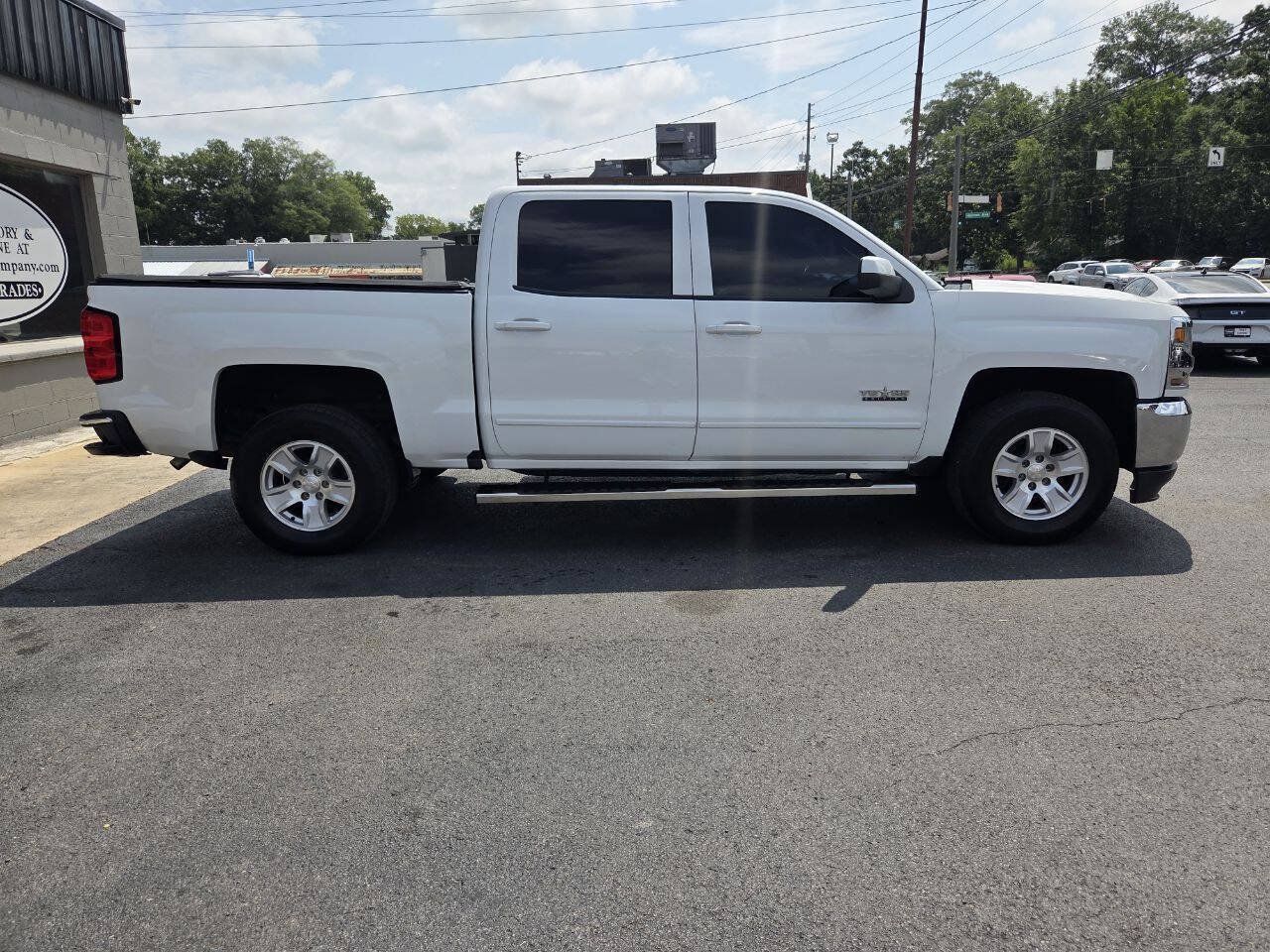 Used 2018 Chevrolet Silverado 1500 LT w/ LT Eassist Package RWD image 7