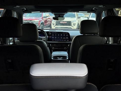 Used 2025 Chevrolet Traverse High Country FWD image 9