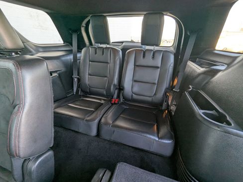 Used 2018 Ford Explorer XLT w/ Equipment Group 202A image 18