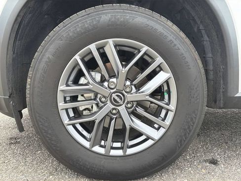 Used 2025 Nissan Rogue S AWD/4WD image 10