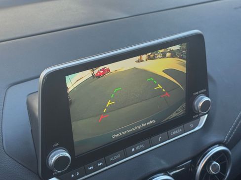 Used 2025 Nissan Sentra SV image 17